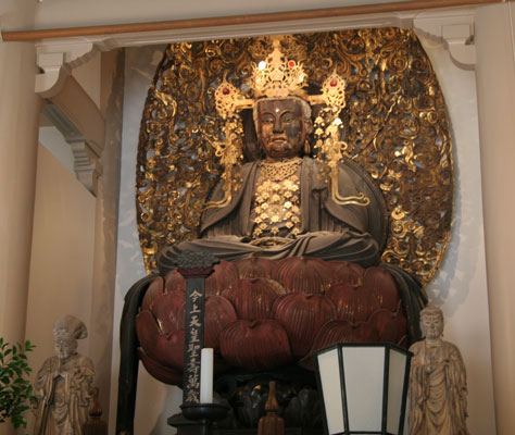 円覚寺　仏殿　宝冠釈迦如来